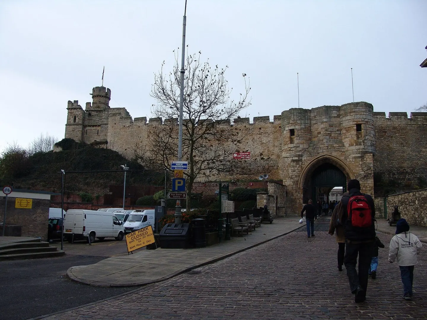 Photo of Lincoln Castle, a ruined castle in Lincolnshire, central England.