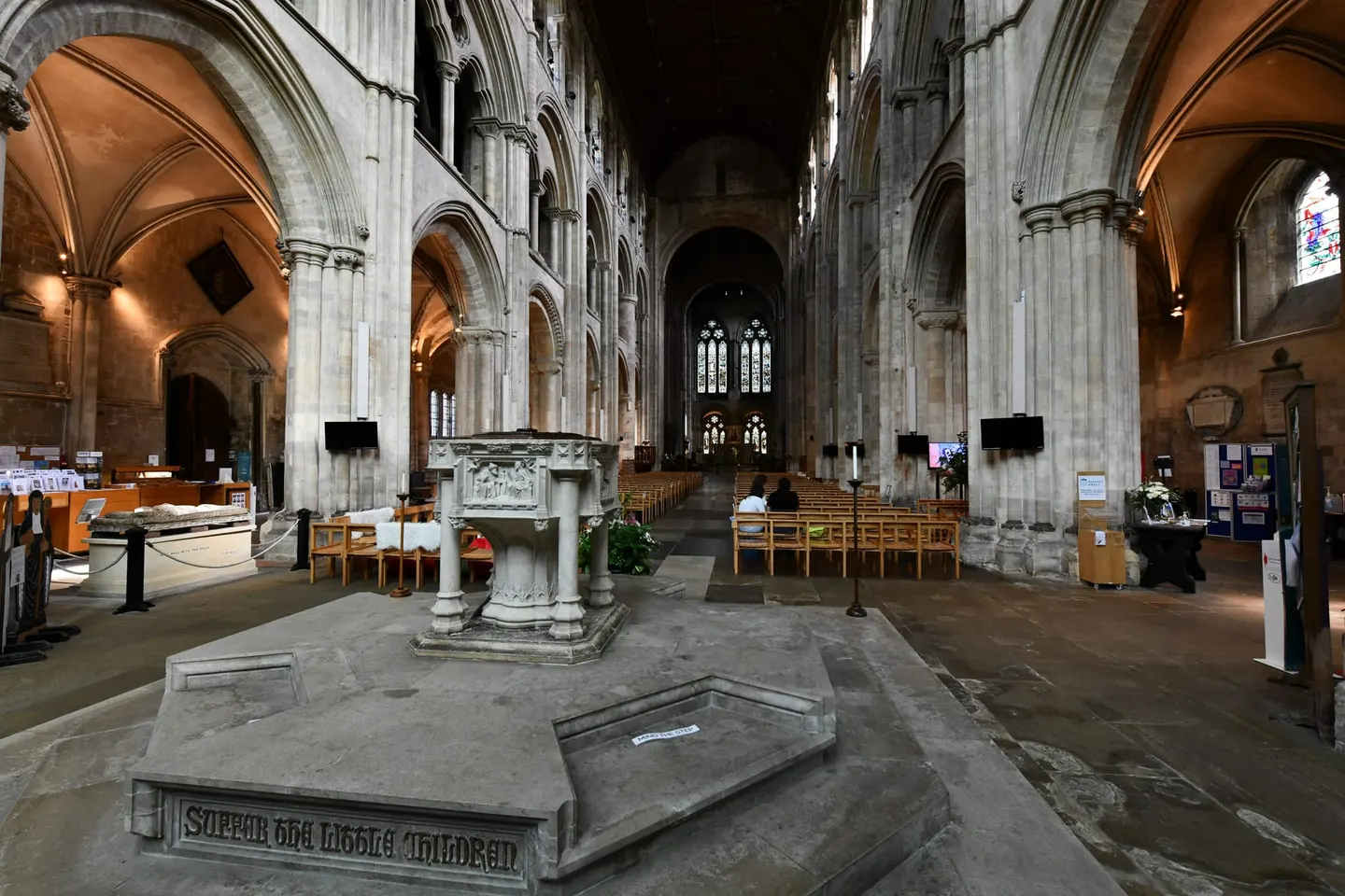 Photo of Romsey Abbey, a church in Hampshire, south east England.