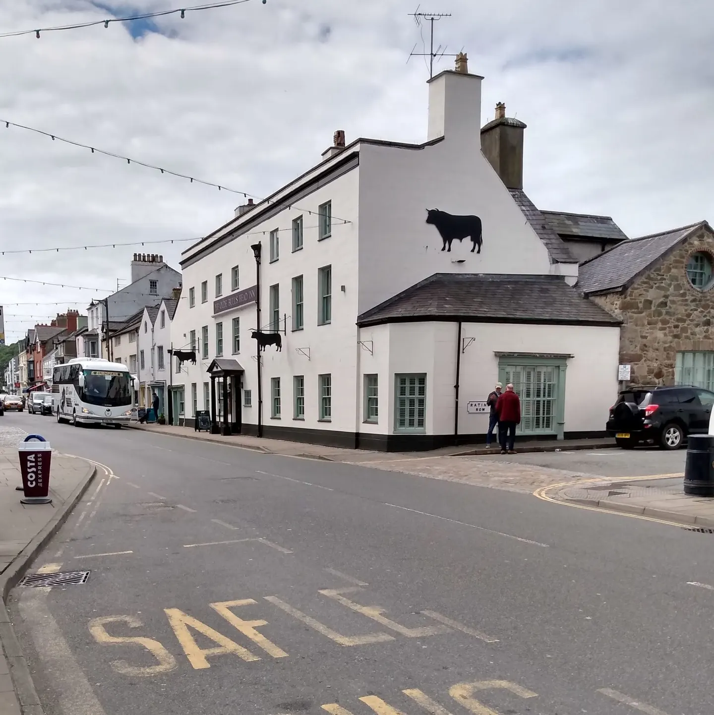 Photo of Ye Olde Bull's Head Inn, a pub near Beaumaris, Anglesey, north Wales.