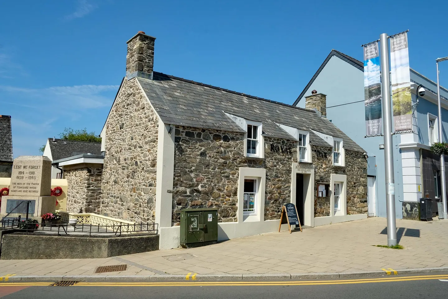Photo of Royal Oak (Fishguard), a pub in Pembrokeshire, south west Wales.