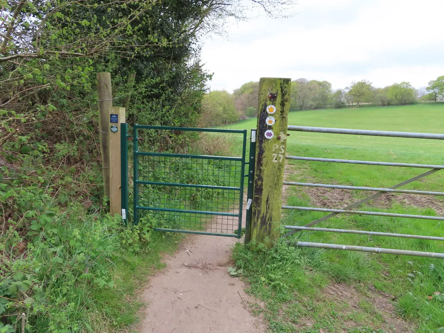 Photo along the Oxfordshire Way, a 67-mile long-distance path running from Bourton-on-the-Water to Henley-on-Thames, England.