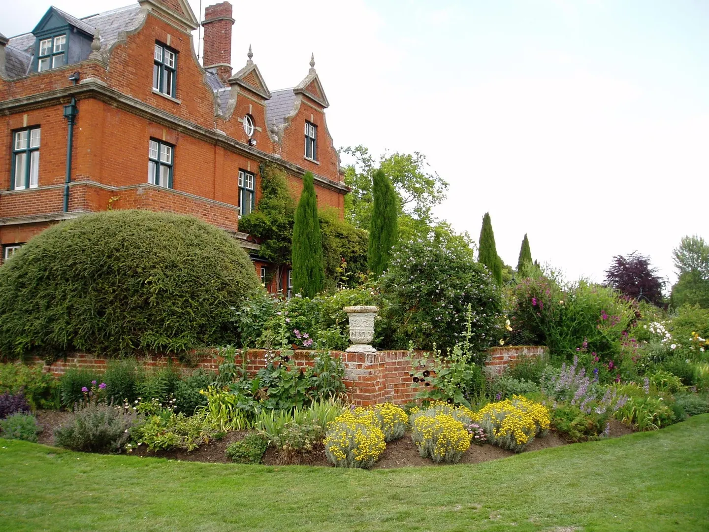 Photo of Chippenham Park Gardens, a garden in Cambridgeshire, eastern England.