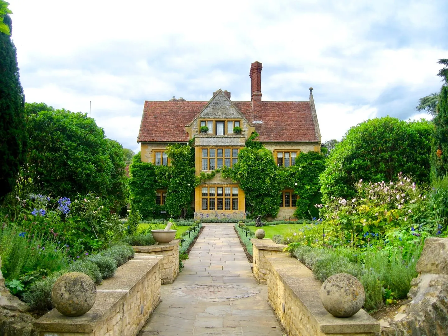 Photo of Belmond Le Manoir aux Quat'Saisons, a restaurant near Great Milton, Oxfordshire, south east England.