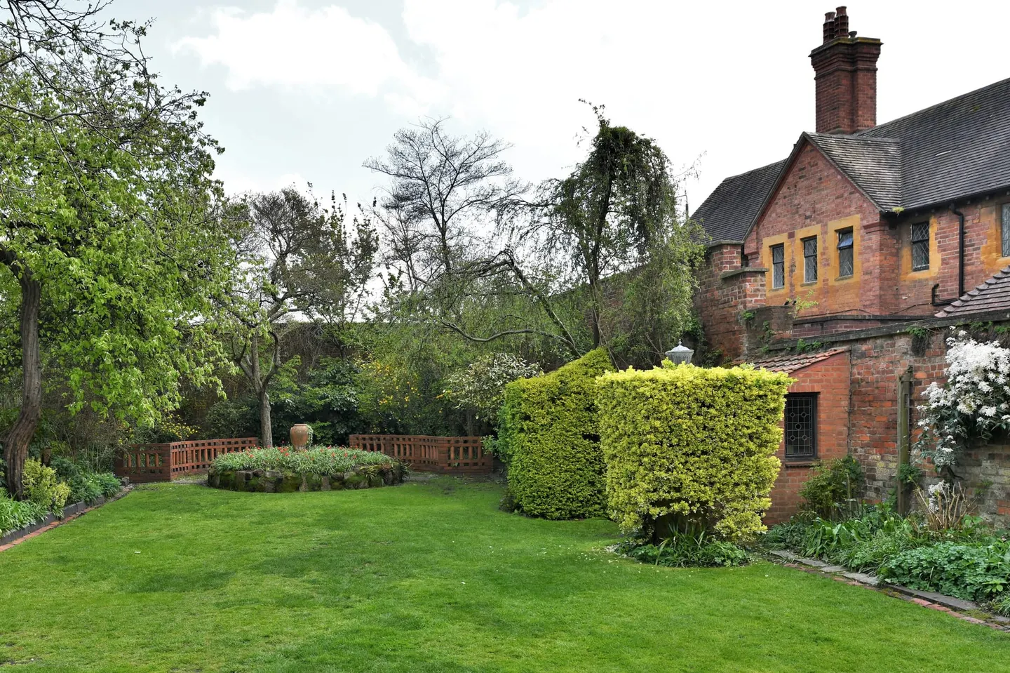 Photo of The Greyfriars, a house & garden in Worcestershire, central England.