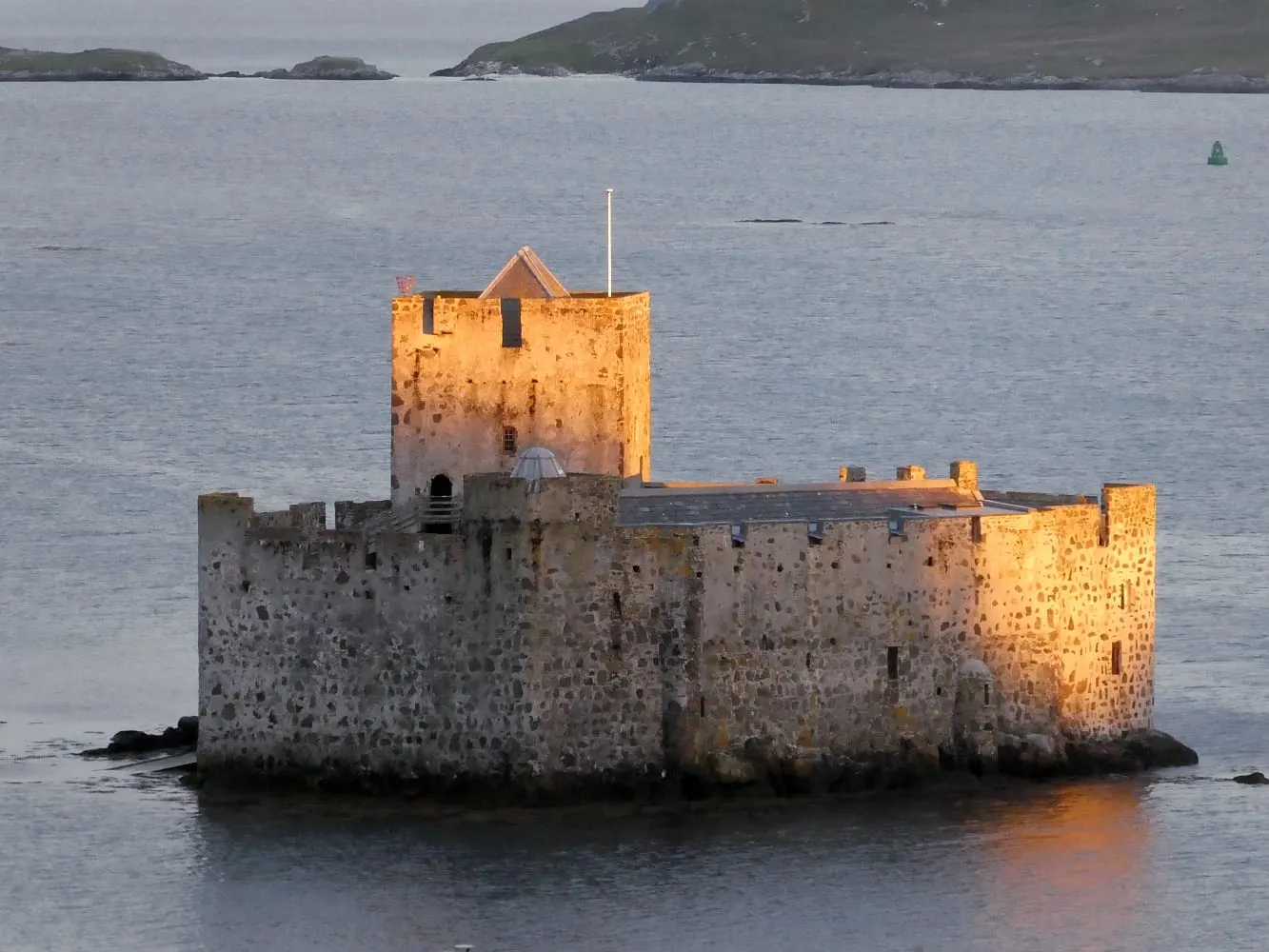 Photo of Kisimul Castle, Castlebay, Barra, a ruined castle in Na h-Eileanan Siar, the Scottish Highlands and Islands.