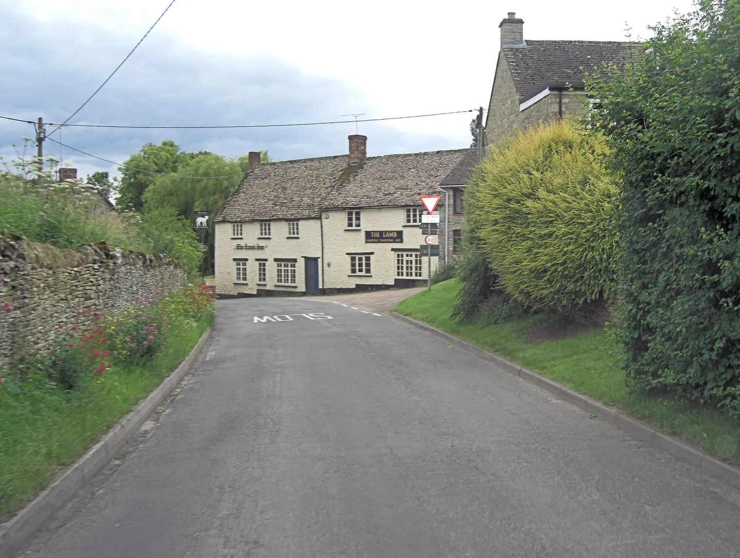 Photo of The Lamb Inn, a pub near Crawley, Oxfordshire, south east England.