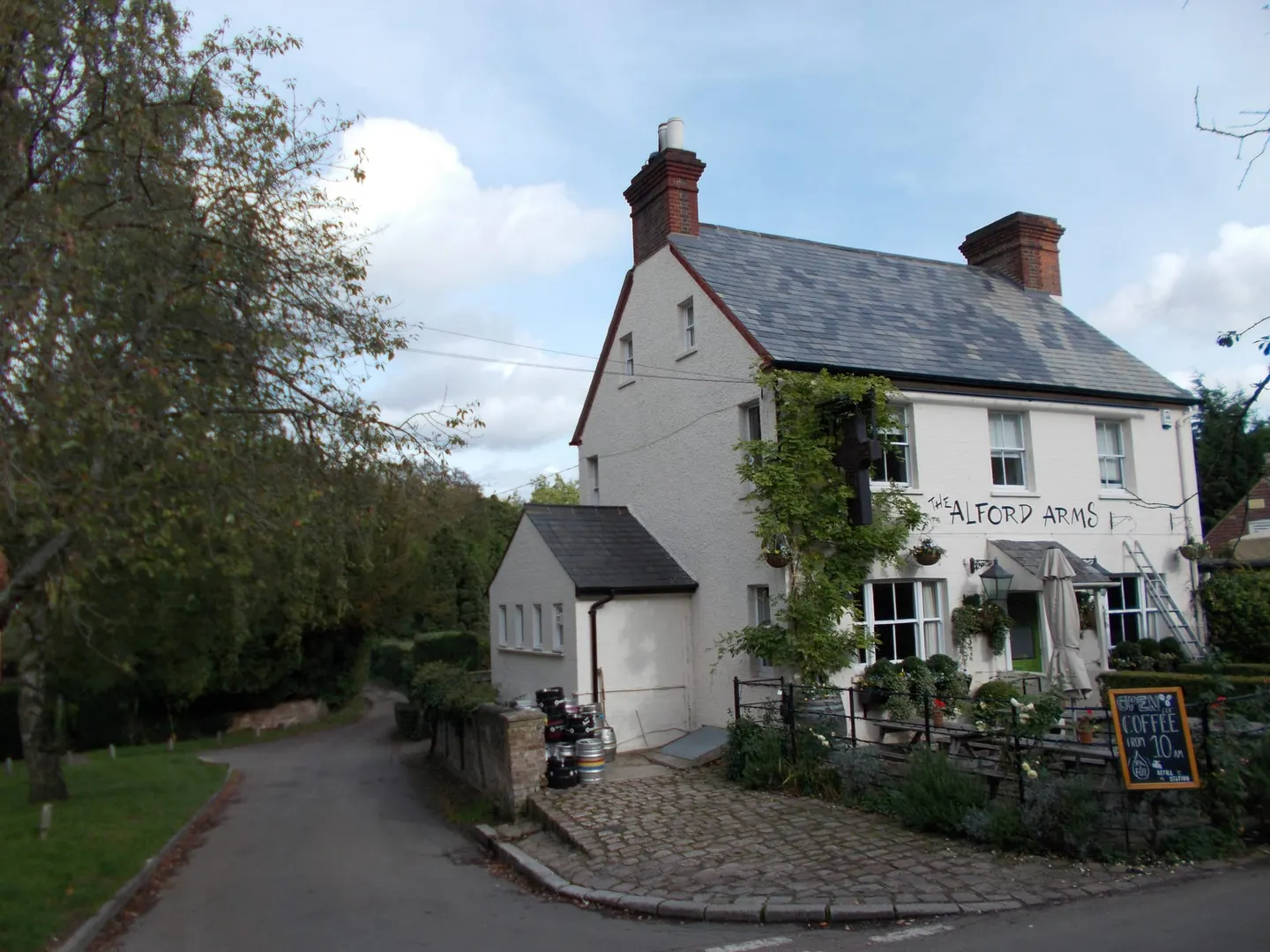 Photo of Alford Arms, a pub near Frithsden in the Chilterns, Hertfordshire, eastern England.
