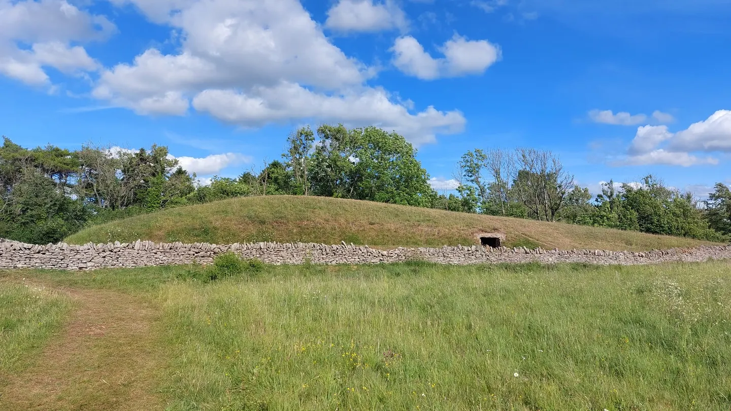 Photo of Belas Knap, a chambered tomb near Winchcombe in the Cotswolds, Gloucestershire, south west England.