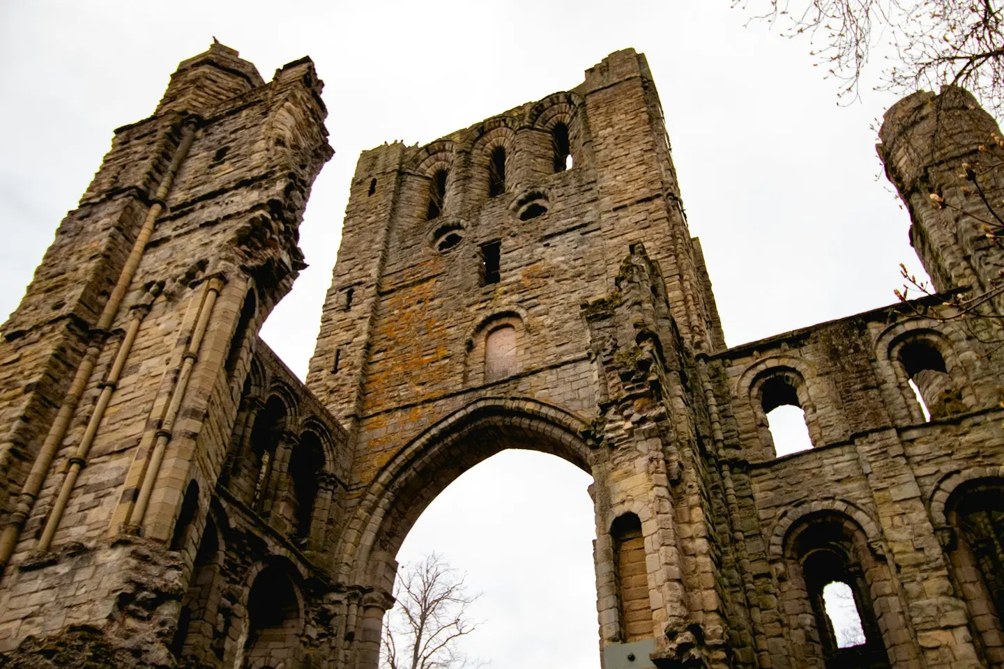 Photo of Kelso Abbey, a ruined abbey in the Scottish Borders, southern Scotland.