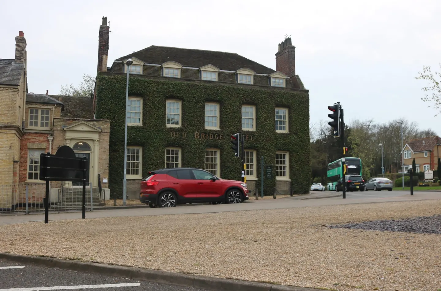 Photo of The Old Bridge Hotel, a pub near Huntingdon, Cambridgeshire, eastern England.