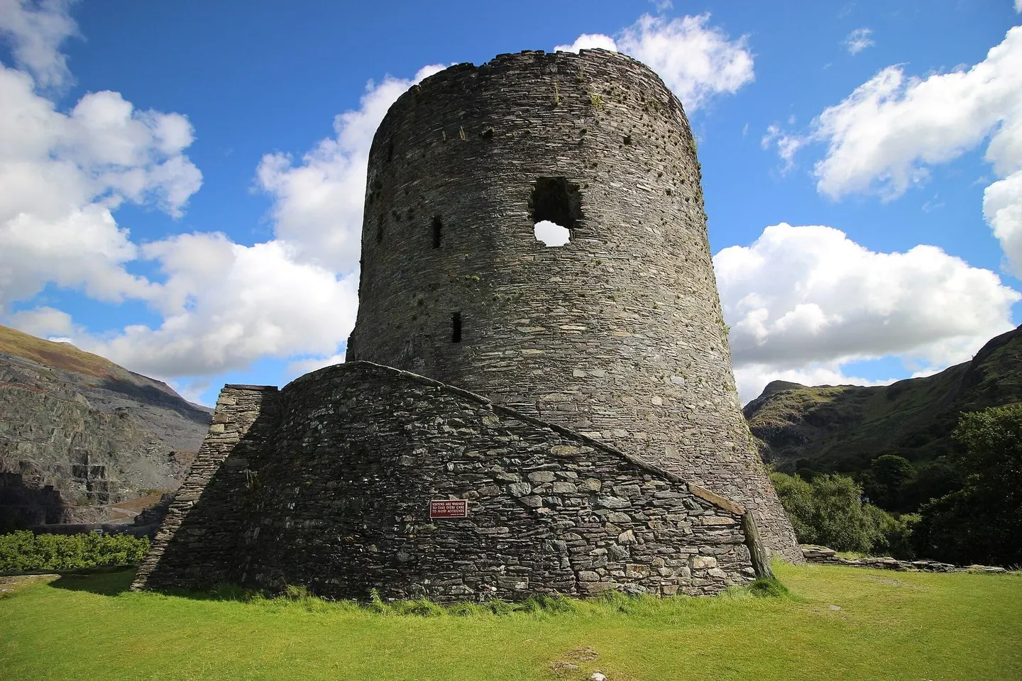 Photo of Castell Dolbadarn, a ruined castle near Llanberis, Gwynedd, north Wales.