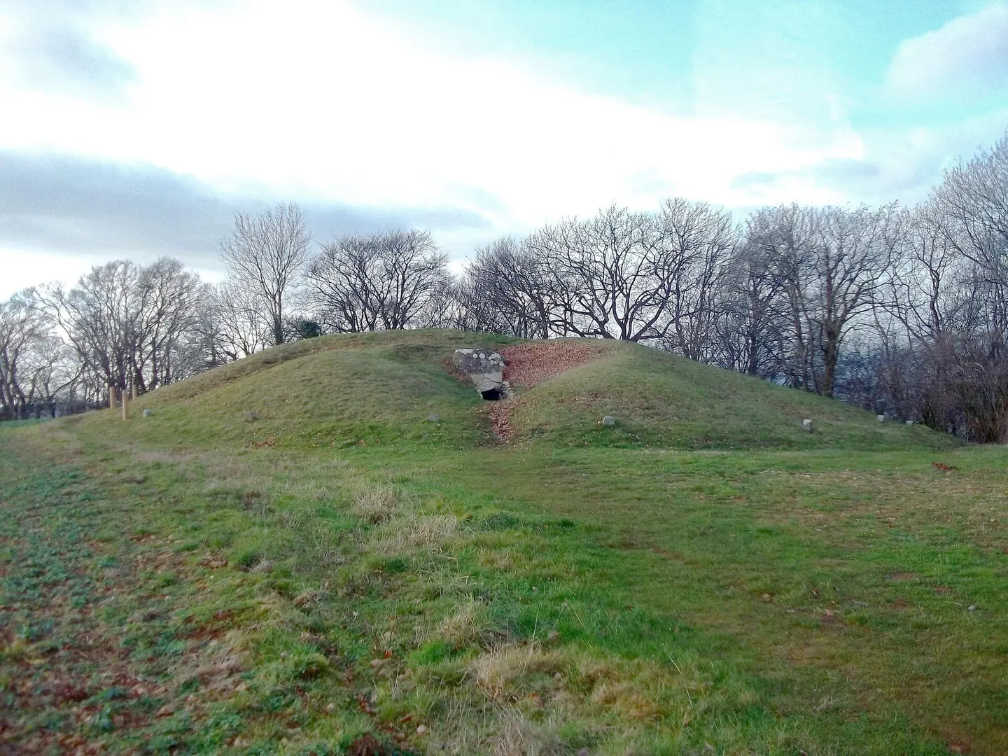 Photo of Uley Long Barrow, a chambered tomb near Nailsworth in the Cotswolds, Gloucestershire, south west England.