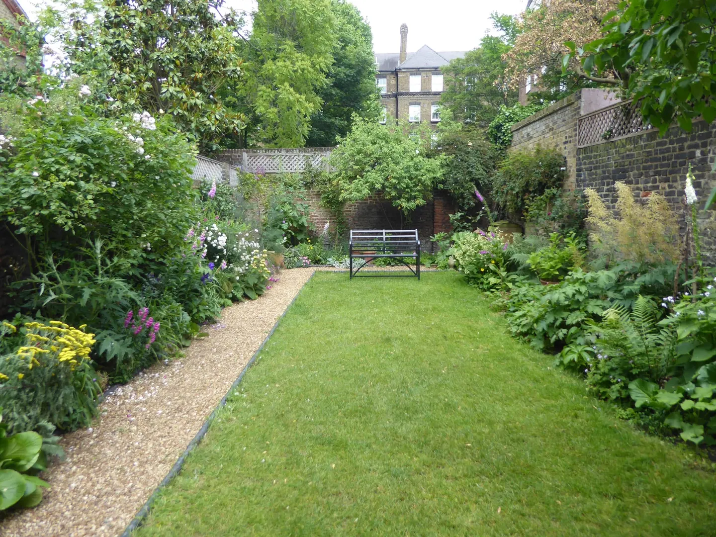 Photo of Carlyle's House, a house & garden in London, England.
