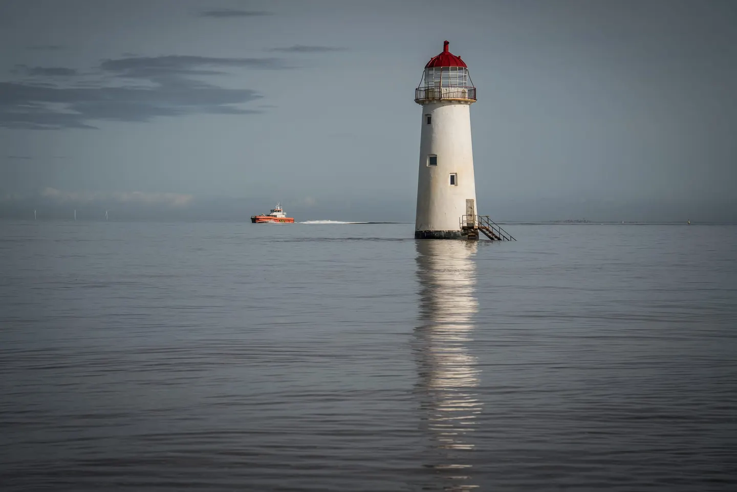 Photo of Point of Ayr Lighthouse, a lighthouse near West Kirby, Flintshire, north Wales.