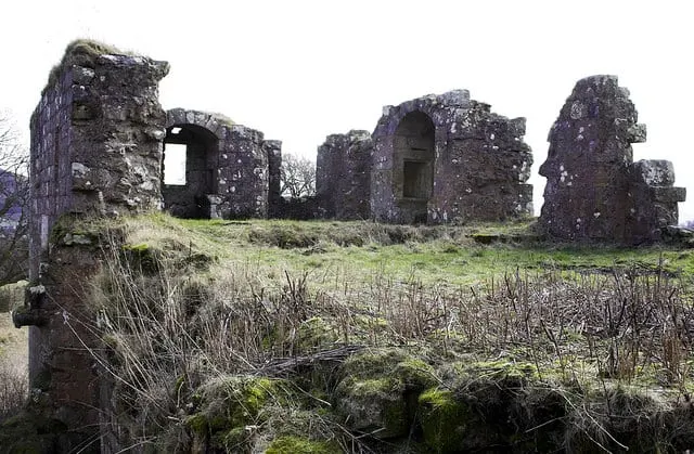 Photo of Dowhill Castle, a ruined castle in Perth and Kinross, central Scotland.