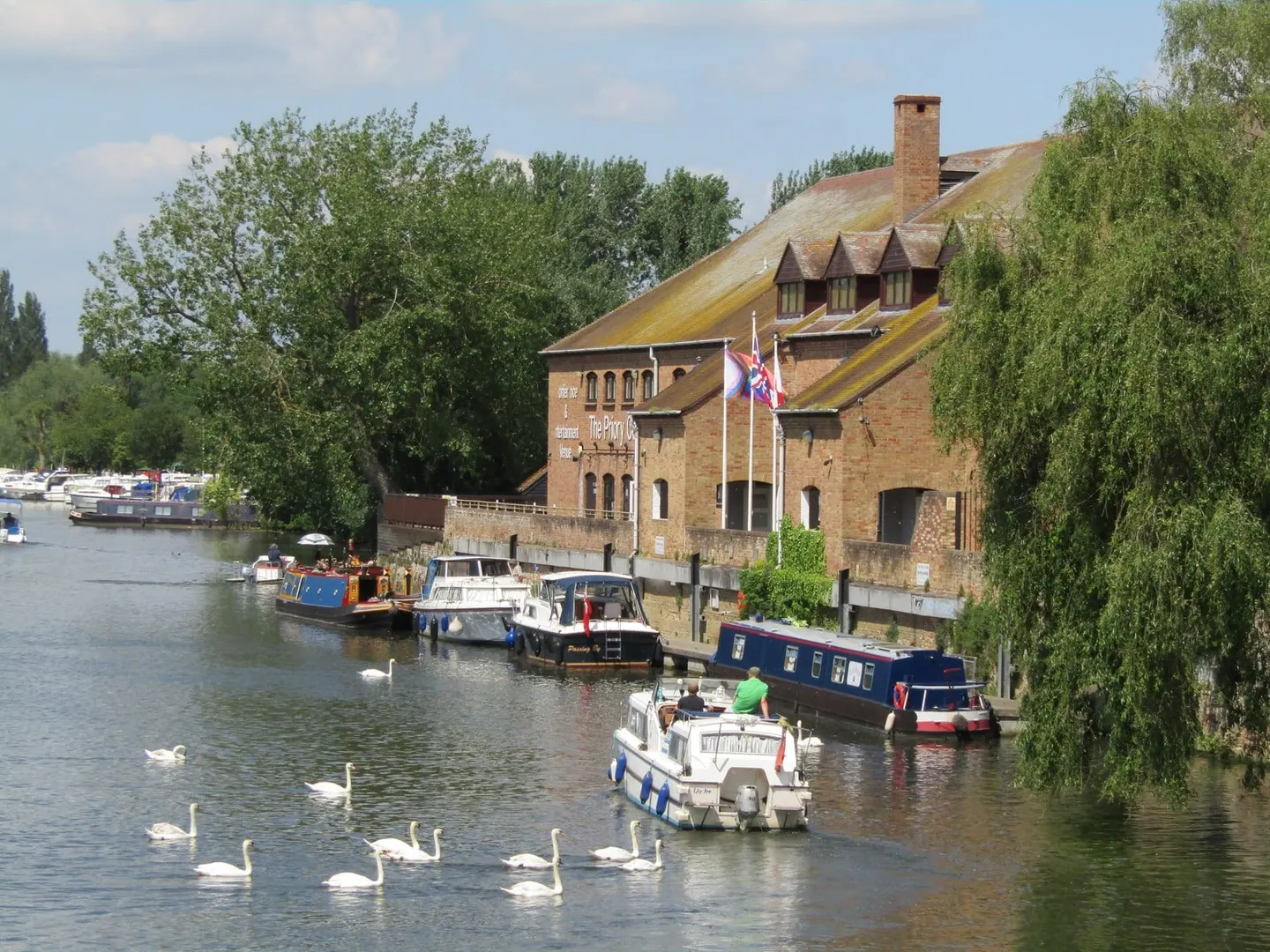 Photo of the River Great Ouse, a river navigation running from Bedford to Denver Sluice, eastern England.