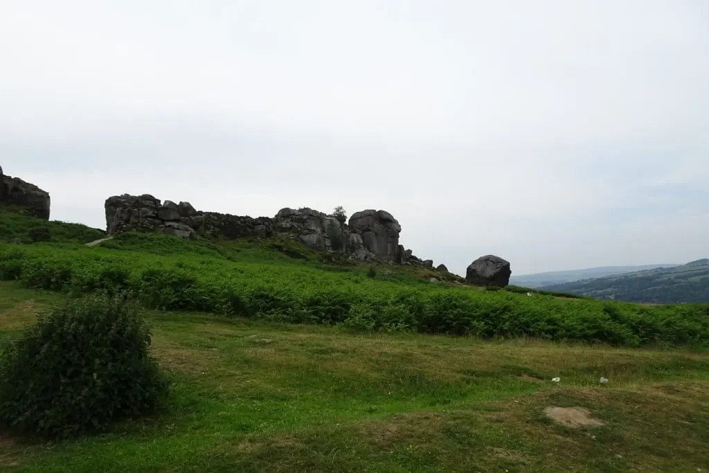 Photo of Cow and Calf Rocks, a rock formation near Ilkley, West Yorkshire, northern England.