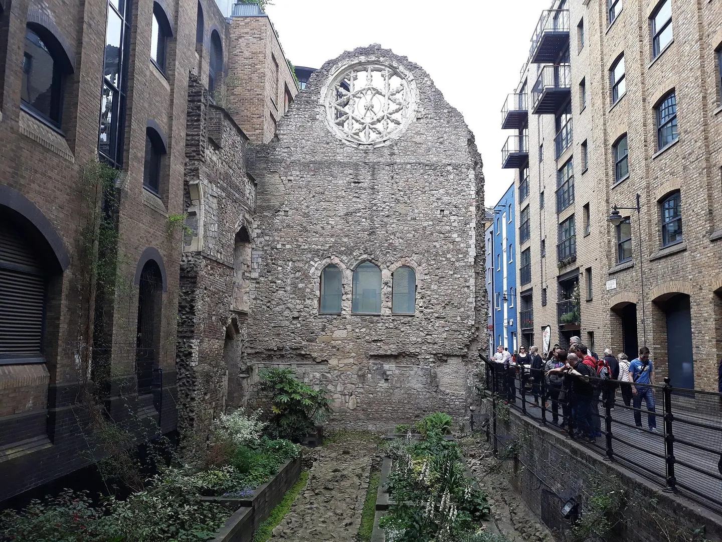 Photo of Winchester Palace, Southwark, a ruined palace in London, England.