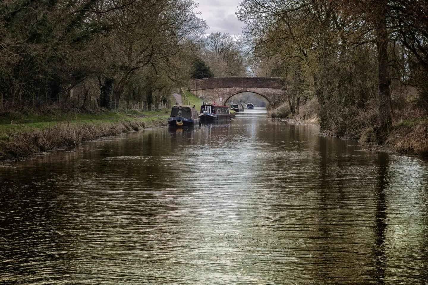 Photo of the Kennet & Avon Canal, an 87-mile canal running from Reading to Bristol, England.