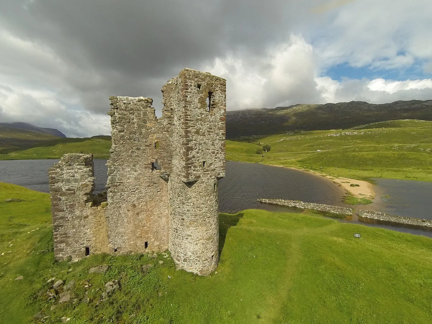 Photo of Ardvreck Castle, a ruined castle near Unapool in Assynt–Coigach, Highland, the Scottish Highlands and Islands.