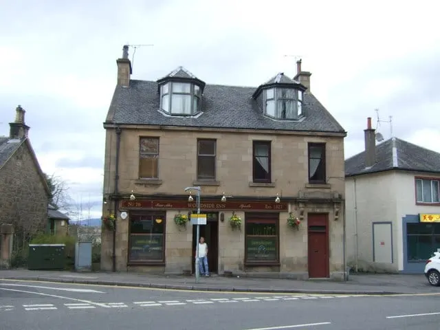 Photo of Woodside Inn, a pub in Falkirk, central Scotland.