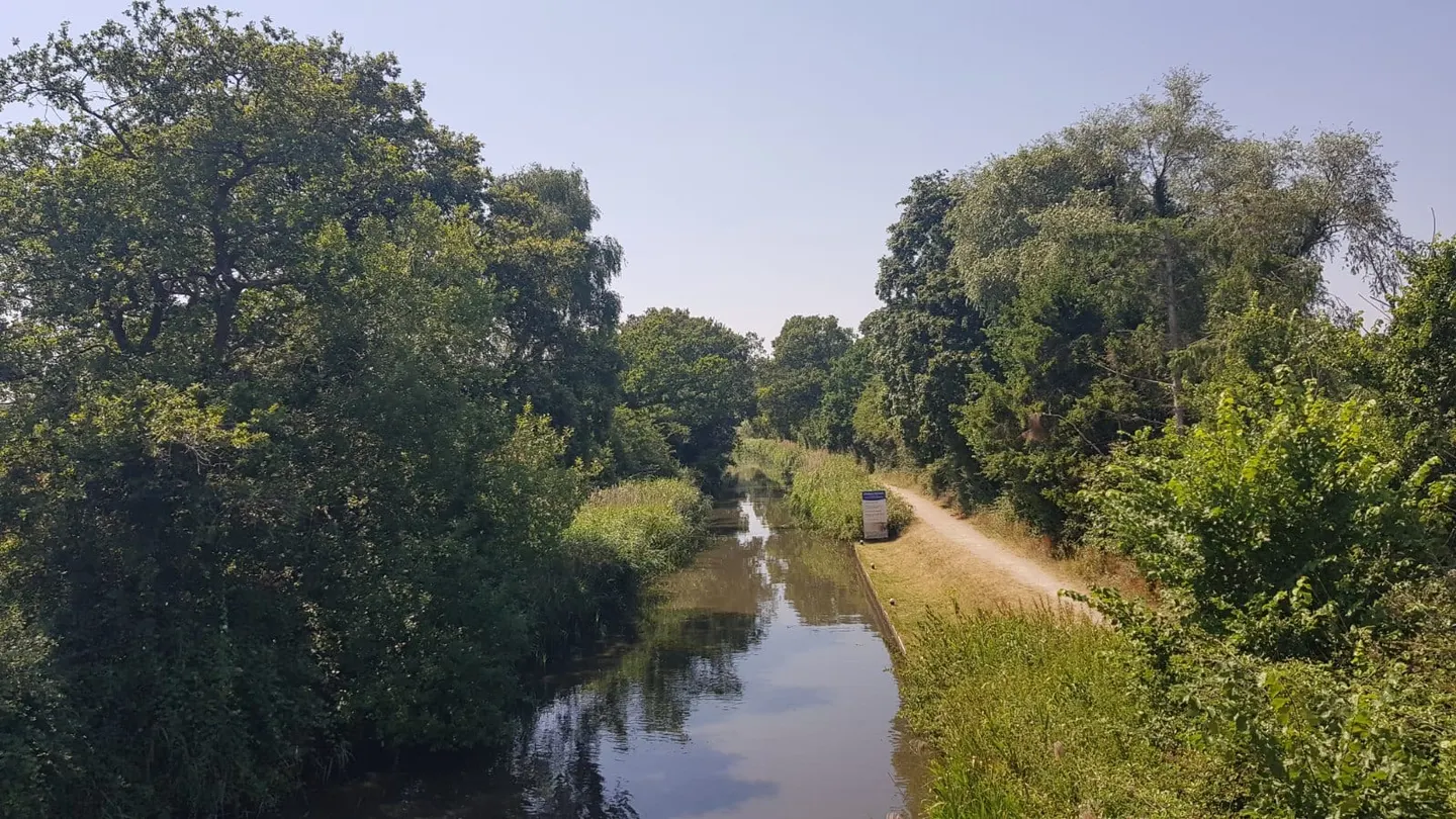 Photo of the Droitwich Canals, a 7-mile canal running from Hawford to Hanbury Junction, central England.