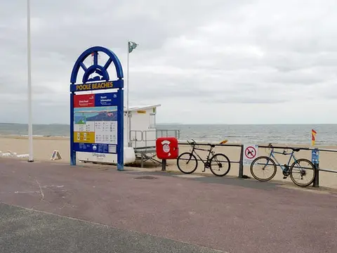 Photo of Poole Shore Road Beach, a swimming spot near Bournemouth, Dorset, south west England.