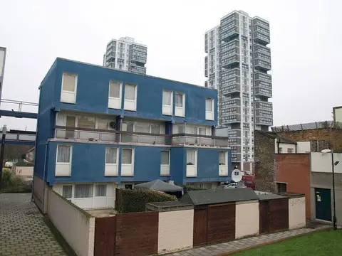 Photo of 575 Wandsworth Road, a house & garden in London, England.