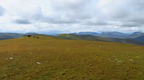 Photo: The Fara, a 911m mountain near Dalwhinnie, Highland, the Scottish Highlands and Islands.