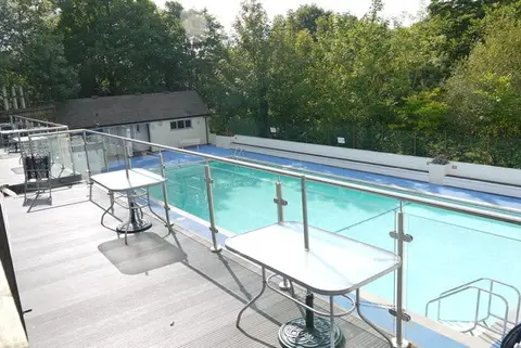 Photo of Ingleton Swimming Pool, a lido in North Yorkshire, northern England.