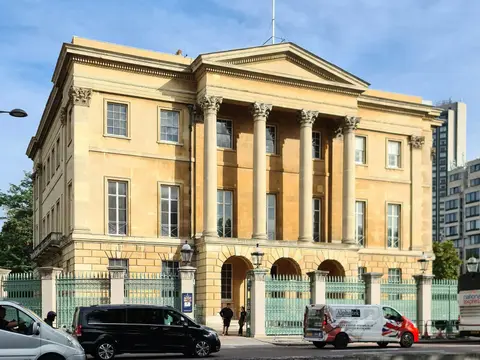 Photo of Apsley House, a house near Hyde Park Corner, London, England.