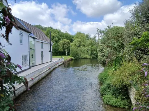 Photo of the River Lambourn, a 17-mile river running from Lambourn to River Kennet at Newbury, south east England.