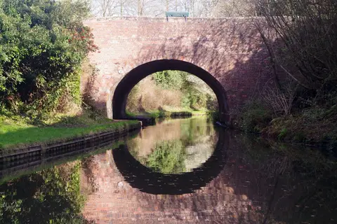 Photo of the Stratford-upon-Avon Canal, a 26-mile canal running from King's Norton Junction to Stratford-upon-Avon, central England.