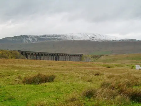 Photo: Whernside, a 737m hill near Dent in the Yorkshire Dales, North Yorkshire, northern England.