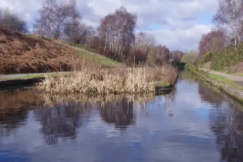 Photo of the Birmingham Canal Main Line, a canal running from Birmingham to Wolverhampton, central England.