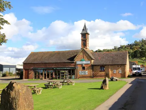 Photo of Lower Clopton Farm Shop, a farm & farm shop near Upper Quinton in the Cotswolds, Warwickshire, central England.