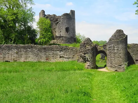 Photo of Longtown castle, a ruined castle near Llanthony, Herefordshire, central England.