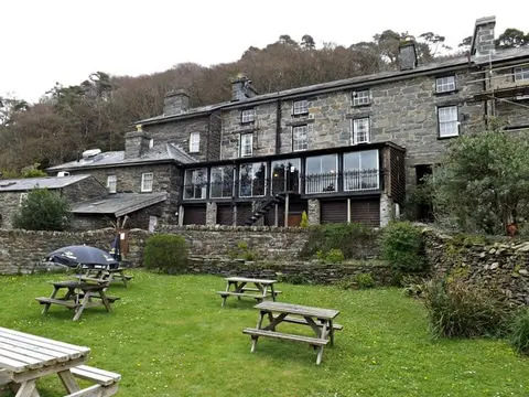 Photo of The Grapes Hotel, a pub near Maentwrog in Eryri, Gwynedd, north Wales.