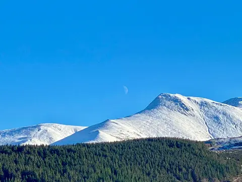Photo: Yr Elen, a 963m hill near Capel Curig in Eryri, Gwynedd, north Wales.