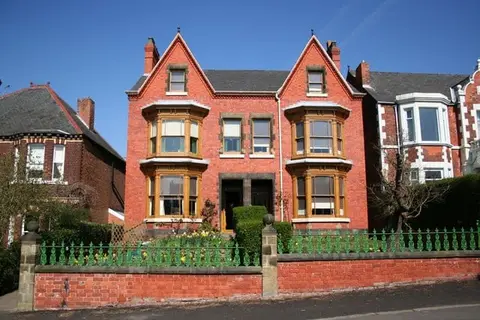 Photo of Mr Straw's House, a house & garden near Blyth, Nottinghamshire, central England.