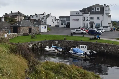 Photo of Blackwaterfoot Beach, a beach in North Ayrshire, southern Scotland.