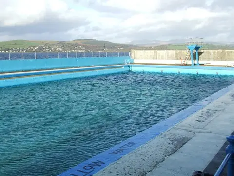 Photo of Gourock Outdoor Pool, a lido in Inverclyde, central Scotland.