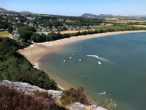 Photo of Llanbedrog Beach, a beach in Llŷn, Gwynedd, north Wales.