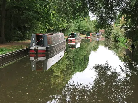 Photo of the Trent & Mersey Canal, a 93-mile canal running from Preston Brook to Shardlow, England.