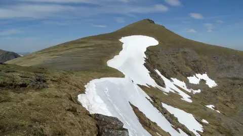 Photo: Sgurr Mor, a 1,109m Munro near Achanalt, Highland, the Scottish Highlands and Islands.
