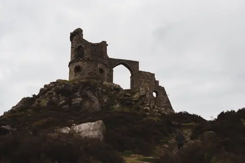 Photo of Mow Cop Castle, a folly near Astbury, Staffordshire, central England.