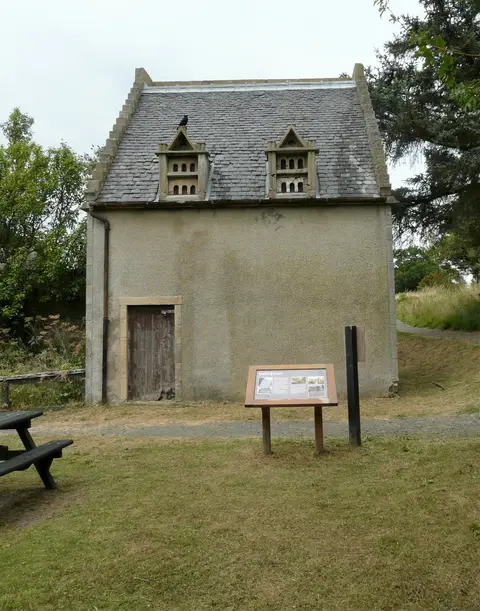 Photo of Muiravonside Country Park, a country park near Torphichen, Falkirk, central Scotland.