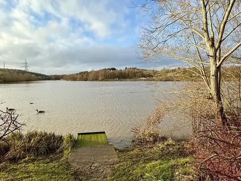Photo of Poolsbrook Country Park, a country park near Chesterfield, Derbyshire, central England.