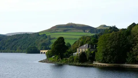 Photo of Ladybower Reservoir, a reservoir near Hope in the Peak District, Derbyshire, central England.