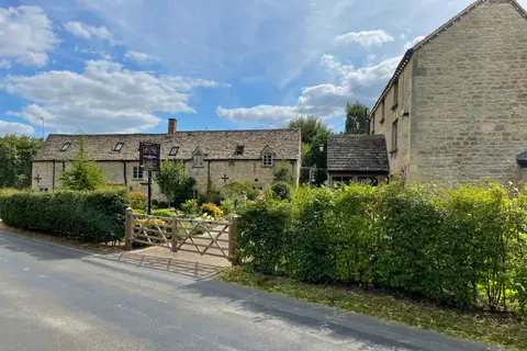 Photo of The Killingworth Castle, a pub near Wootton, Oxfordshire, south east England.